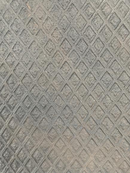 Cast iron fireback with a Putti decoration  Cast iron fireback with a Putti decoration -4