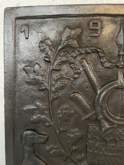 Modern fireback with a hunting decoration Modern fireback with a hunting decoration-2