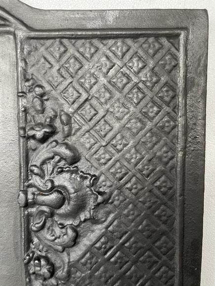 Cast iron fireback adorned with Vénus and two putti Cast iron fireback adorned with Vénus and two putti-5