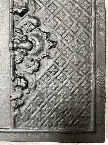 Cast iron fireback adorned with Vénus and two putti Cast iron fireback adorned with Vénus and two putti-7