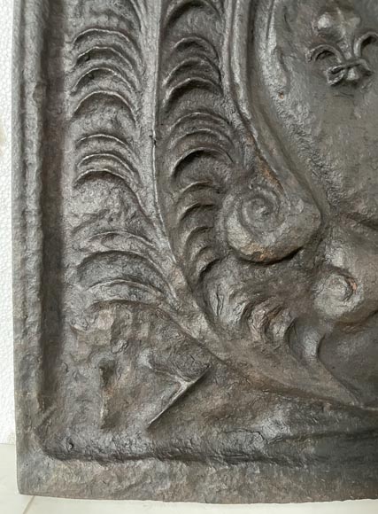 Fireback with the French coat of arms Fireback with the French coat of arms-2