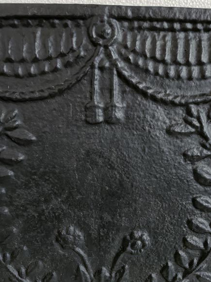 Small cast iron fireback, 19th century Small cast iron fireback, 19th century-2