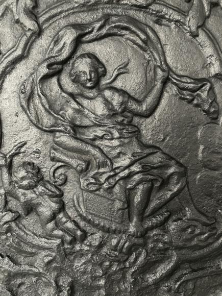 Louis XV style fireback decorated with a triumphal scene of a goddess Louis XV style fireback decorated with a triumphal scene of a goddess-1
