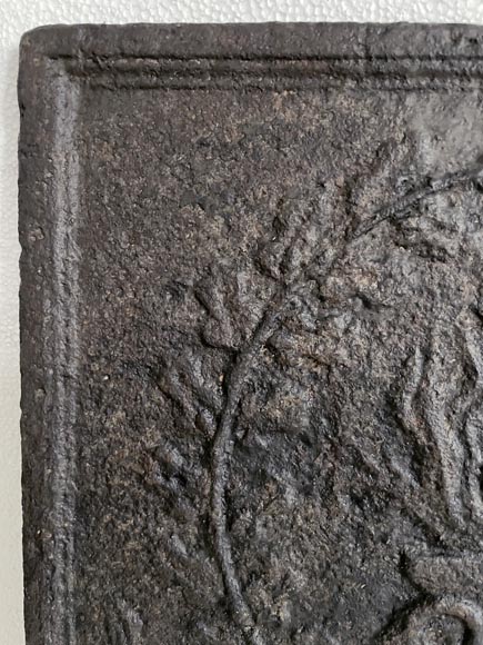 Small Louis XVI style fireback with an Allegory of Love Small Louis XVI style fireback with an Allegory of Love-2