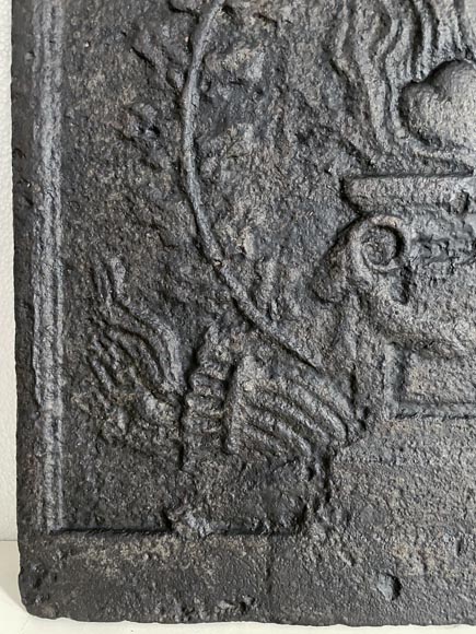 Small Louis XVI style fireback with an Allegory of Love Small Louis XVI style fireback with an Allegory of Love-4