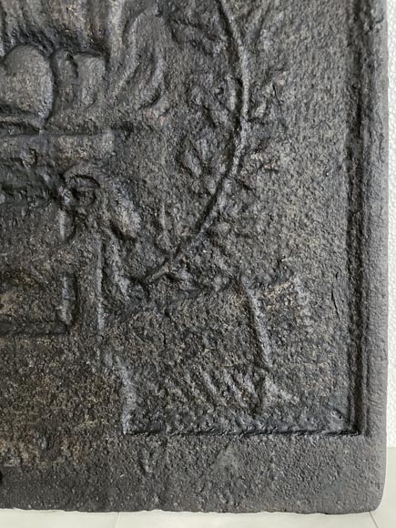 Small Louis XVI style fireback with an Allegory of Love Small Louis XVI style fireback with an Allegory of Love-5