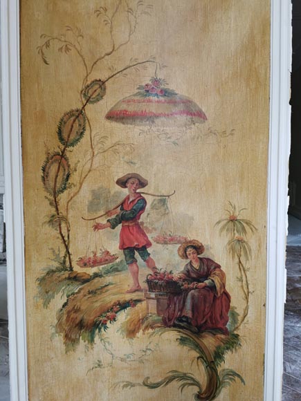 Series of three curved and painted panels with Chinoiseries decoration Series of three curved and painted panels with Chinoiseries decoration-2