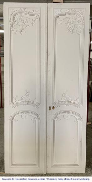 Pair of Louis XV style double doors in painted wood Pair of Louis XV style double doors in painted wood-4