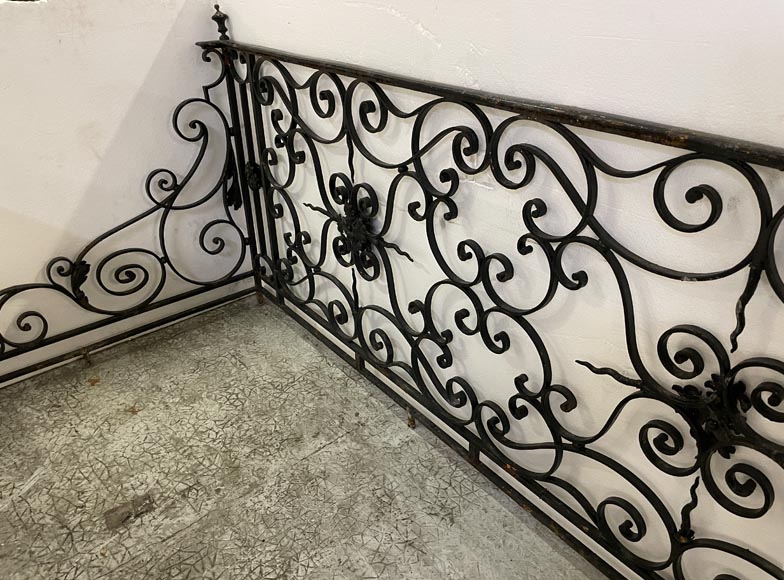Two wrought iron guardrails, 19th century Two wrought iron guardrails, 19th century-10