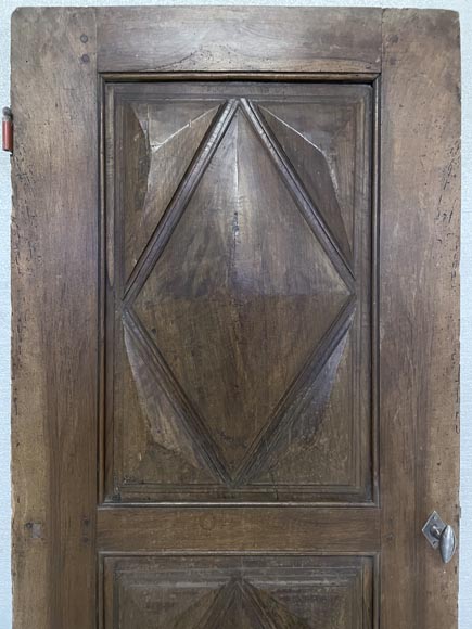 Small walnutt wood sculpted door with diamond decoration Small walnutt wood sculpted door with diamond decoration-1