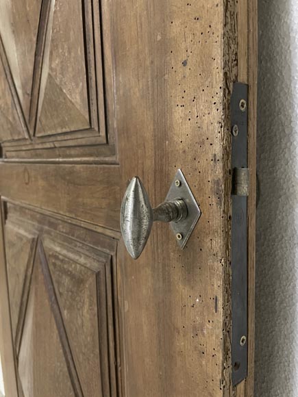 Small walnutt wood sculpted door with diamond decoration Small walnutt wood sculpted door with diamond decoration-3