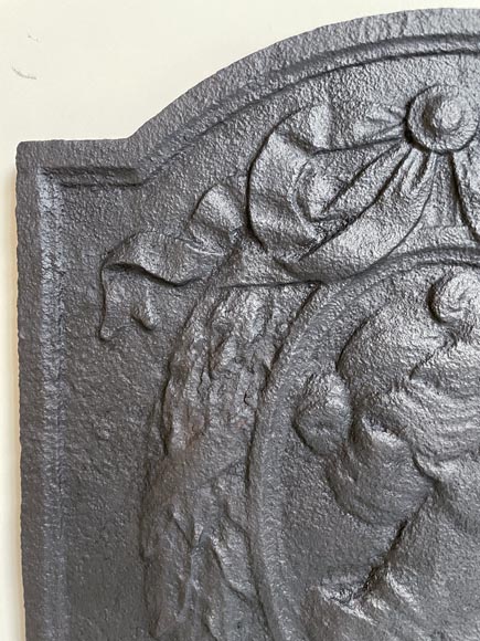 Louis XVI style fireback with a woman profile Louis XVI style fireback with a woman profile-2