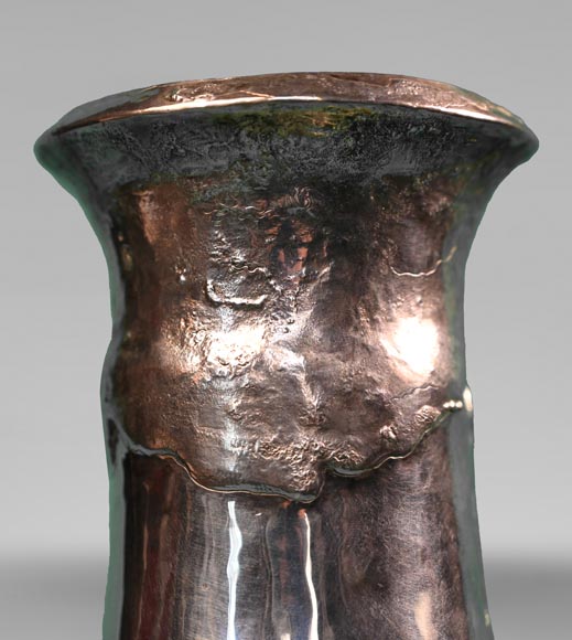 Henri HUSSON, Adrien HÉBRARD, Remarkable Solid Silver Vase with Grasshopper and Vine Leaves Decoration, circa 1908 Henri HUSSON, Adrien HÉBRARD, Remarkable Solid Silver Vase with Grasshopper and Vine Leaves Decoration, circa 1908-1