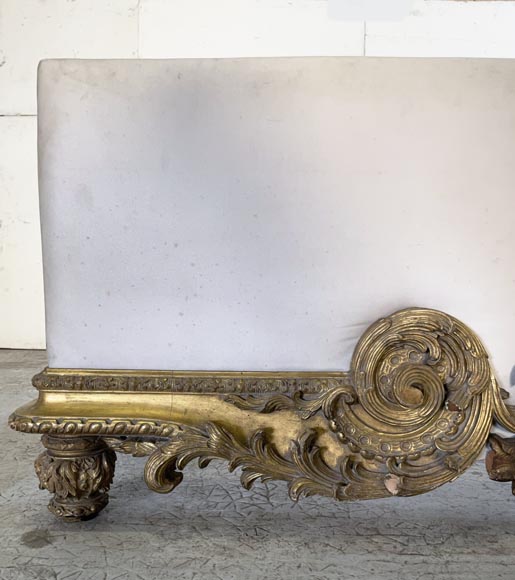 Gilt and sculpted wood bed with a very rich Rococo decoration and dragons coming from Marlène Dietrich's Parisian appartment Gilt and sculpted wood bed with a very rich Rococo decoration and dragons coming from Marlène Dietrich's Parisian appartment-10