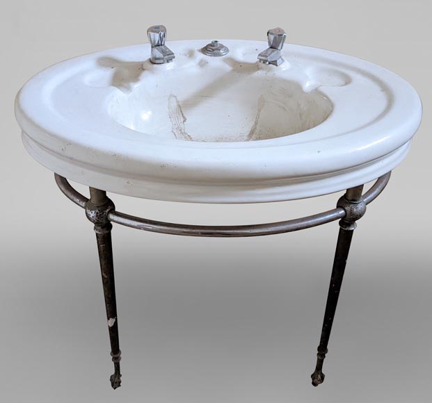 Earthenware washbasin on a chromium foot with lion paws Earthenware washbasin on a chromium foot with lion paws-0