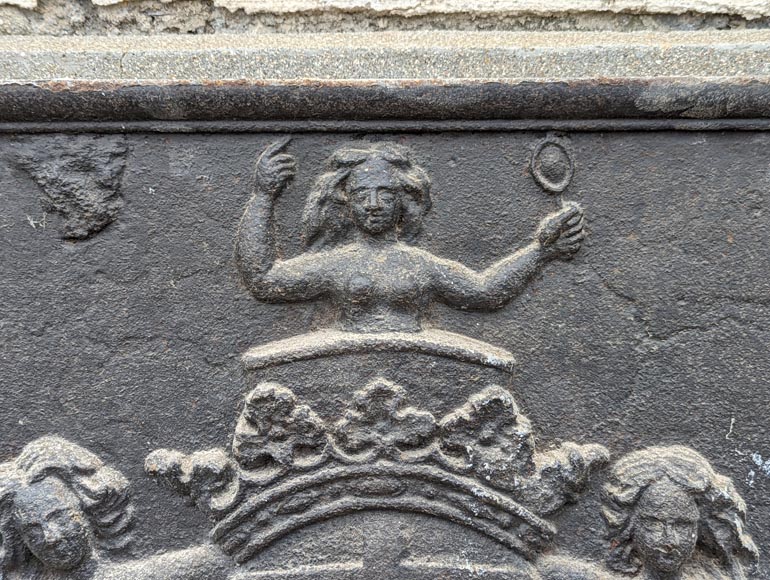 Fireback with the coat of arms of a house de Rogres Champignelles's representative, 18th century Fireback with the coat of arms of a house de Rogres Champignelles's representative, 18th century-2