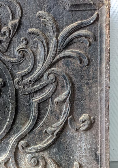 Large cast iron fireback with France's coat of arms Large cast iron fireback with France's coat of arms-3