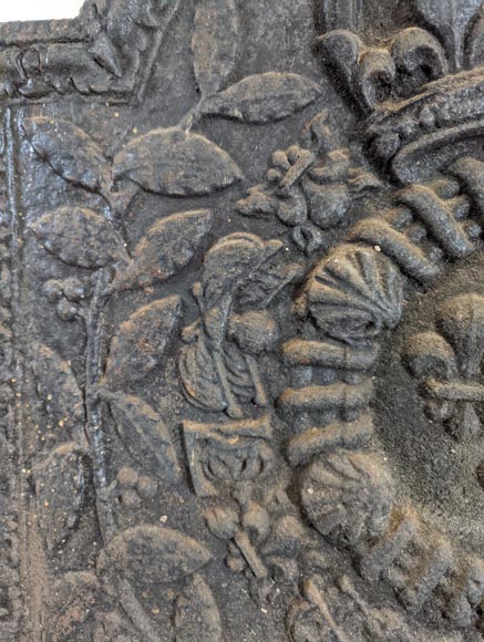 Beautiful fireback with the Coat of Arms of France Beautiful fireback with the Coat of Arms of France-2
