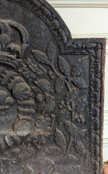 Beautiful fireback with the Coat of Arms of France Beautiful fireback with the Coat of Arms of France-4