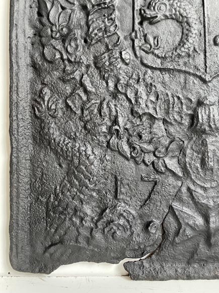 Fireback with the dauphin coat of arms dated 1700 Fireback with the dauphin coat of arms dated 1700-4
