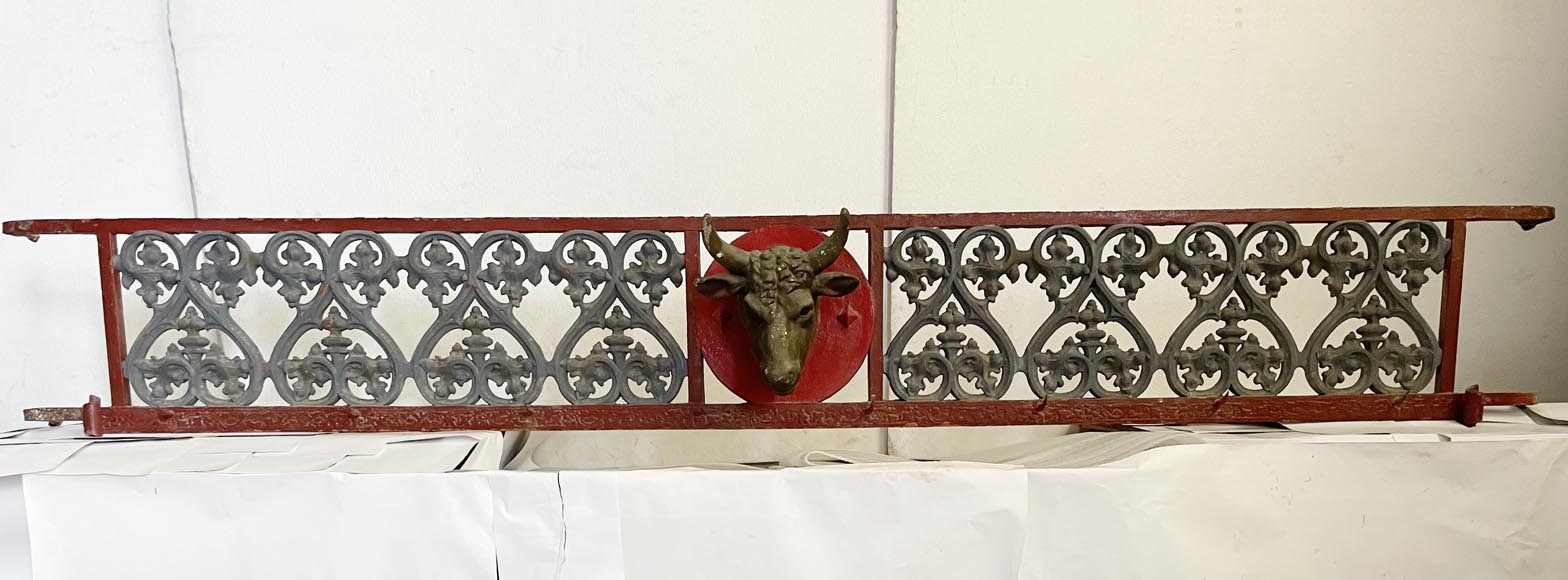 19th century butcher's facade in cast iron and iron 19th century butcher's facade in cast iron and iron-1