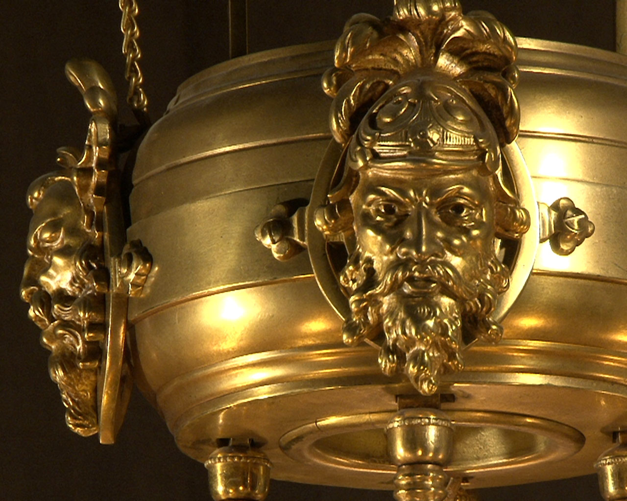 Bronze gilded suspension with glass gemstones. Napoleon III period. Bronze gilded suspension with glass gemstones. Napoleon III period.-4