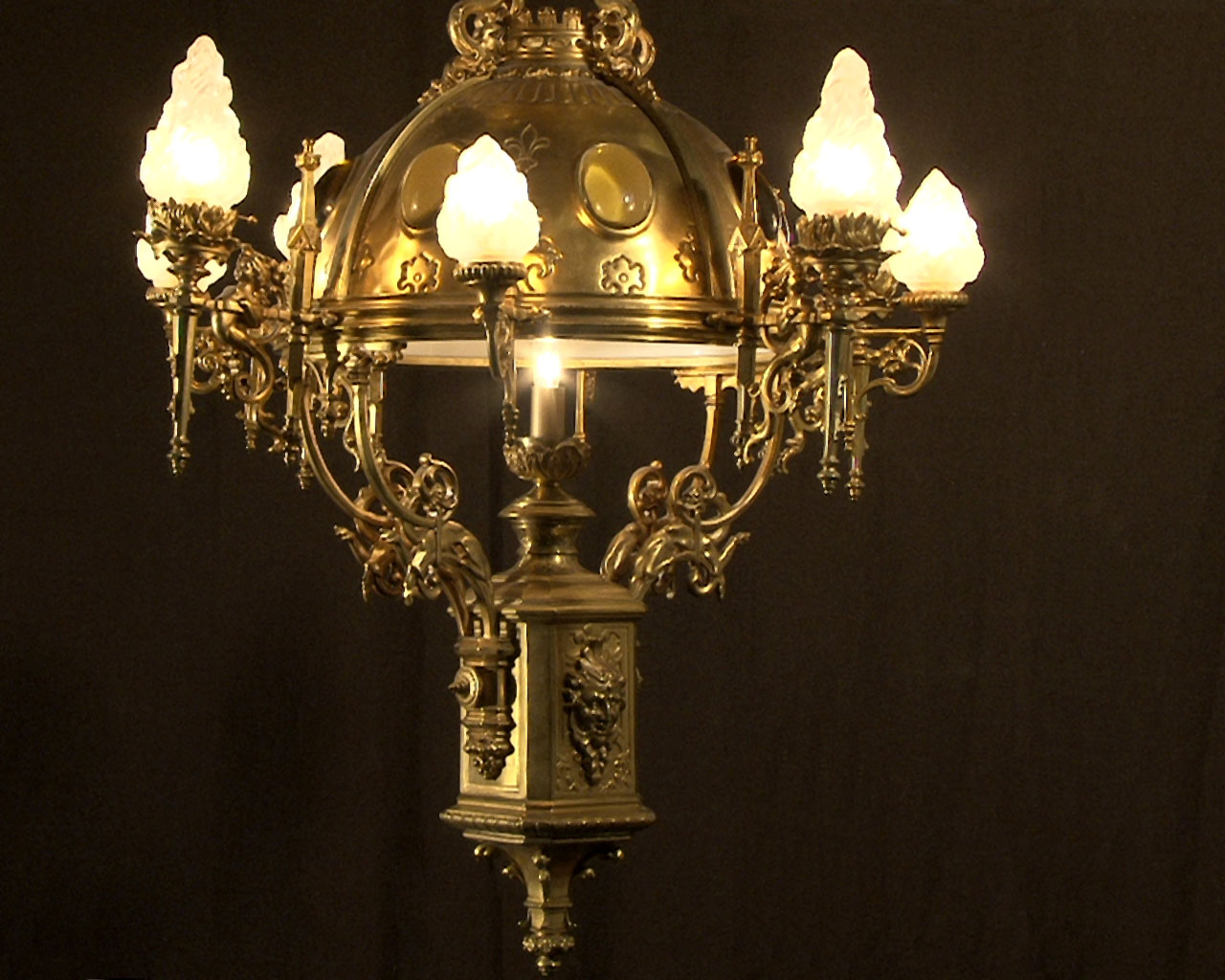 Bronze gilded suspension with glass gemstones. Napoleon III period. Bronze gilded suspension with glass gemstones. Napoleon III period.-5