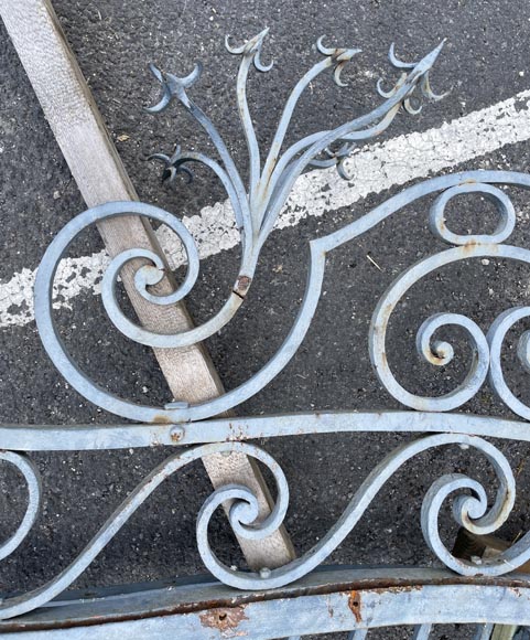 Wrought iron double panel gate with spikes Wrought iron double panel gate with spikes-3