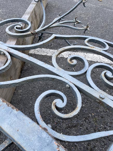 Wrought iron double panel gate with spikes Wrought iron double panel gate with spikes-4