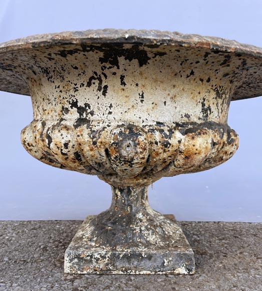 Pair of cast-iron garden vases Pair of cast-iron garden vases-4