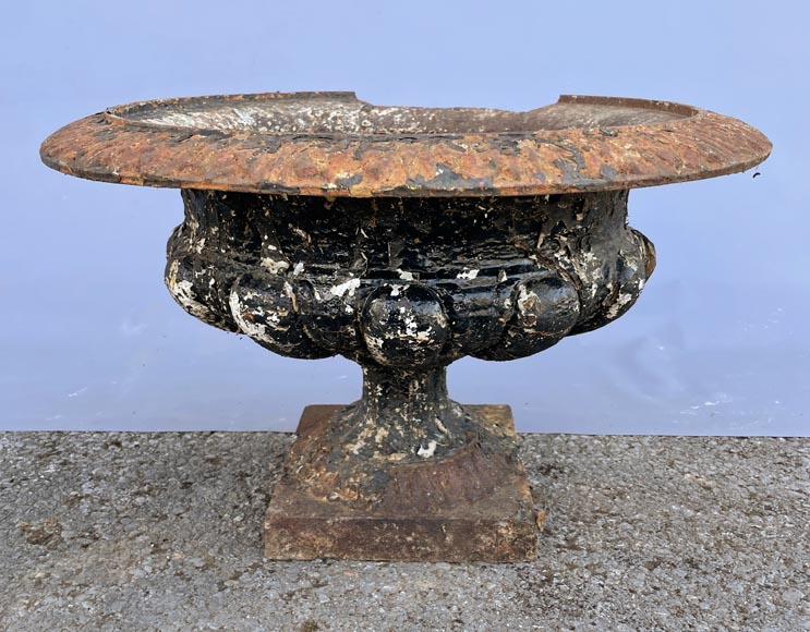 Pair of cast-iron garden vases Pair of cast-iron garden vases-6