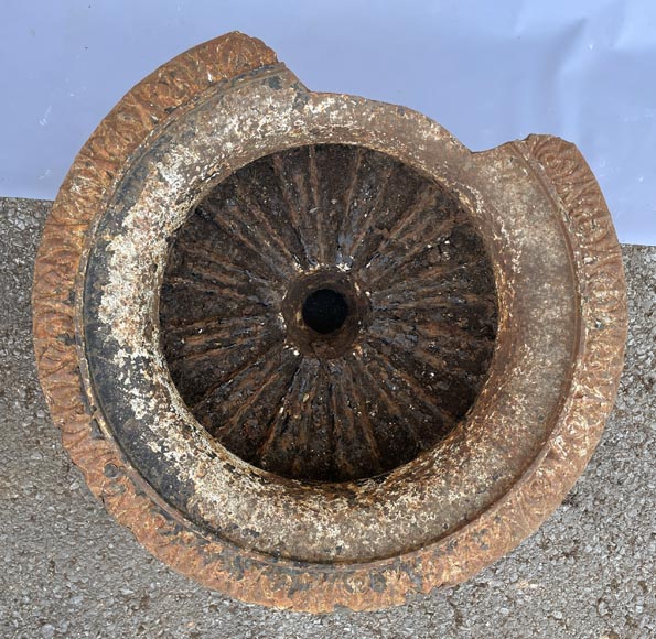 Pair of cast-iron garden vases Pair of cast-iron garden vases-9