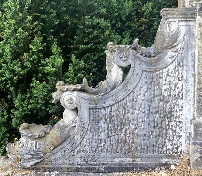 Carved Marble Fountain Curb with Aquatic Bestiary, 19th Century Carved Marble Fountain Curb with Aquatic Bestiary, 19th Century-2