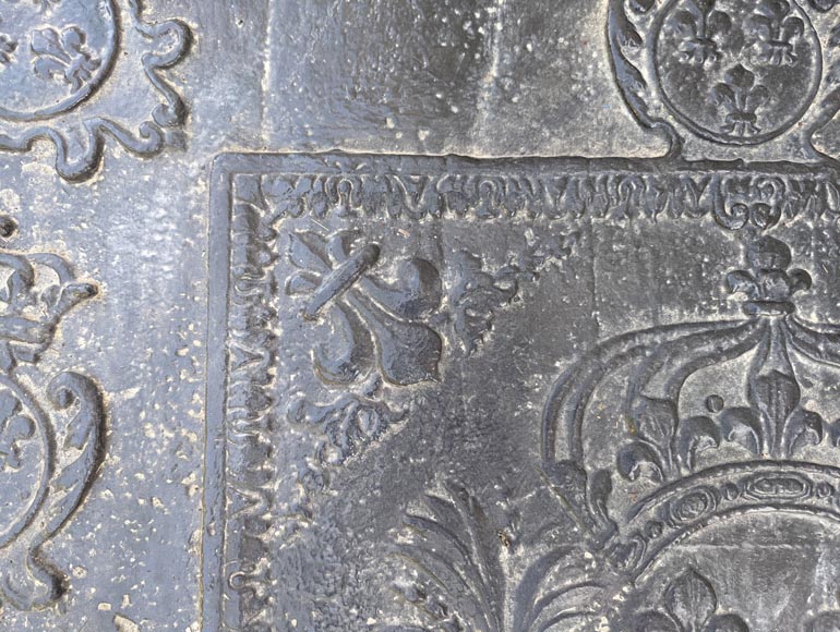 Antique cast iron fireback with the French coat of arms of the 18th century Antique cast iron fireback with the French coat of arms of the 18th century-4
