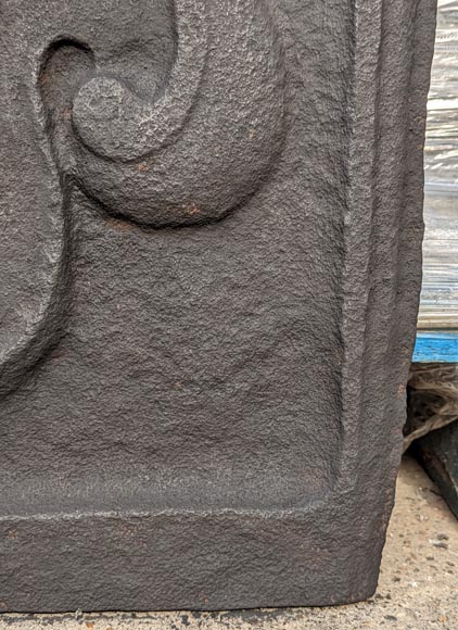 17th century fireback with the coat of arms of Jérôme de La Chasseigne 17th century fireback with the coat of arms of Jérôme de La Chasseigne-5