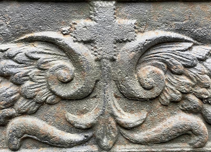 Fireback from 1561 with the alliance arms of Jacques de Tige and Blanche de Villelongue. Fireback from 1561 with the alliance arms of Jacques de Tige and Blanche de Villelongue.-4