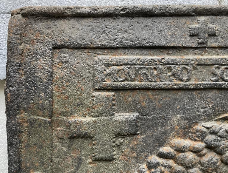 Fireback from 1561 with the alliance arms of Jacques de Tige and Blanche de Villelongue. Fireback from 1561 with the alliance arms of Jacques de Tige and Blanche de Villelongue.-7