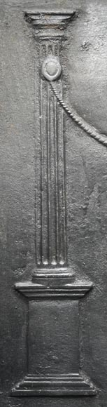 18th century fireback decorated with a garland of flowers 18th century fireback decorated with a garland of flowers-2