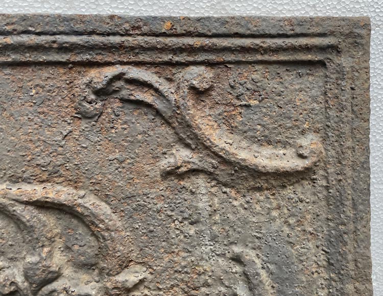 Fireback decorated with the coat of arms of France Fireback decorated with the coat of arms of France-4