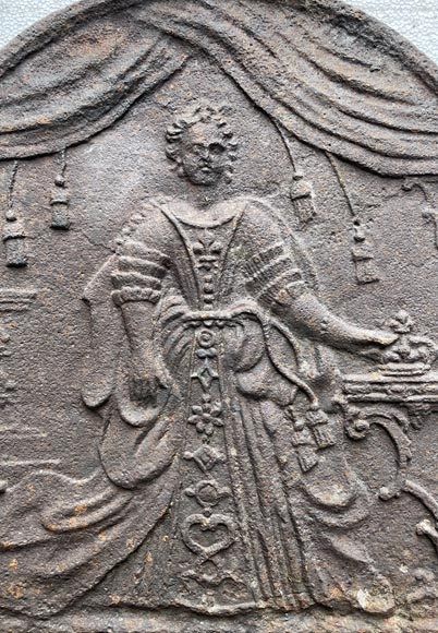 18th century Louis XV style fireback representing the Queen of France Marie Leczinska 18th century Louis XV style fireback representing the Queen of France Marie Leczinska-2