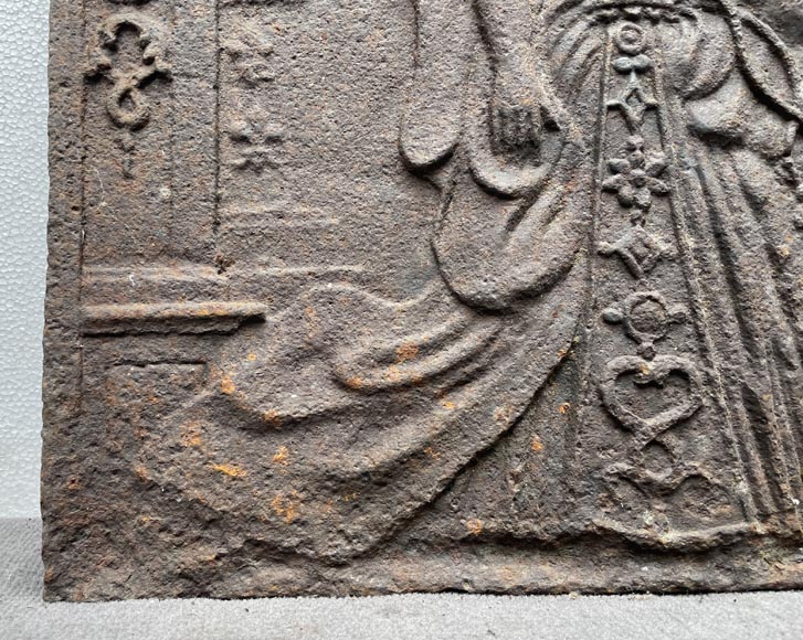 18th century Louis XV style fireback representing the Queen of France Marie Leczinska 18th century Louis XV style fireback representing the Queen of France Marie Leczinska-6