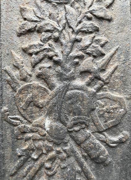 17th century fireback decorated with a warrior trophy surmounted by a medallion with a double portrait 17th century fireback decorated with a warrior trophy surmounted by a medallion with a double portrait-4