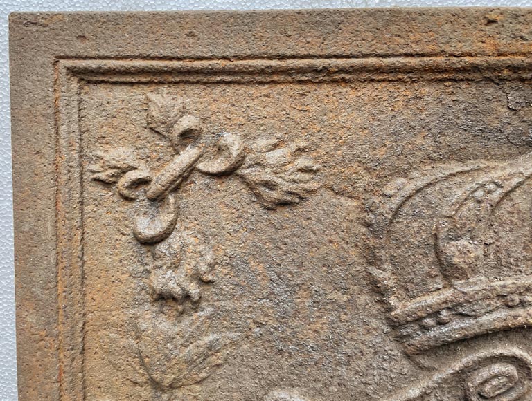 Fireback of the 18th century with crowned arms. Fireback of the 18th century with crowned arms.-2