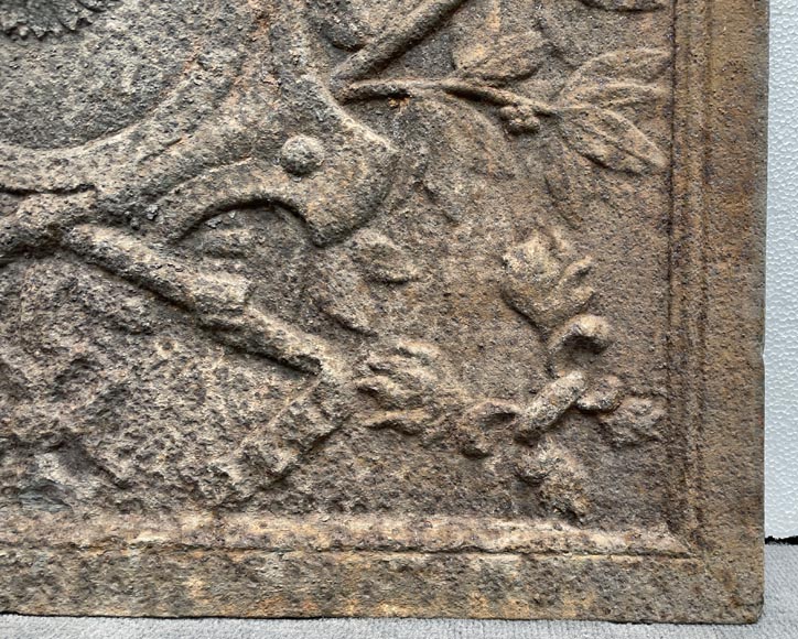 Fireback of the 18th century with crowned arms. Fireback of the 18th century with crowned arms.-8