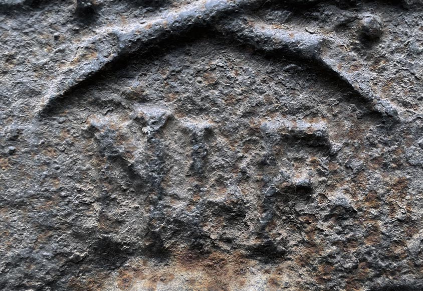 Fireback dated 1626 representing a cruciferous orb framed by two angels Fireback dated 1626 representing a cruciferous orb framed by two angels-4