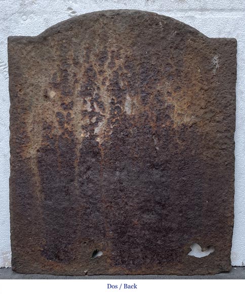 Small fireback in the Louis XV style, decorated with a medallion featuring an illuminated C. Small fireback in the Louis XV style, decorated with a medallion featuring an illuminated C.-5