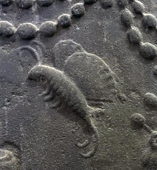 Fireback of the 18th century depicting a vase on a tripod with fire framed by two chimeras supporting baskets of fruit Fireback of the 18th century depicting a vase on a tripod with fire framed by two chimeras supporting baskets of fruit-4