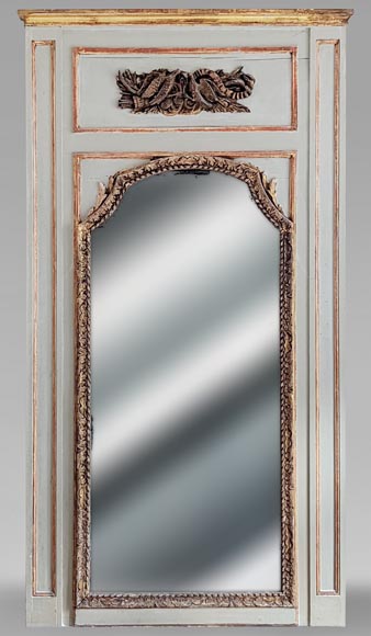 Transition period carved wood trumeau with a couple of birds Transition period carved wood trumeau with a couple of birds-0