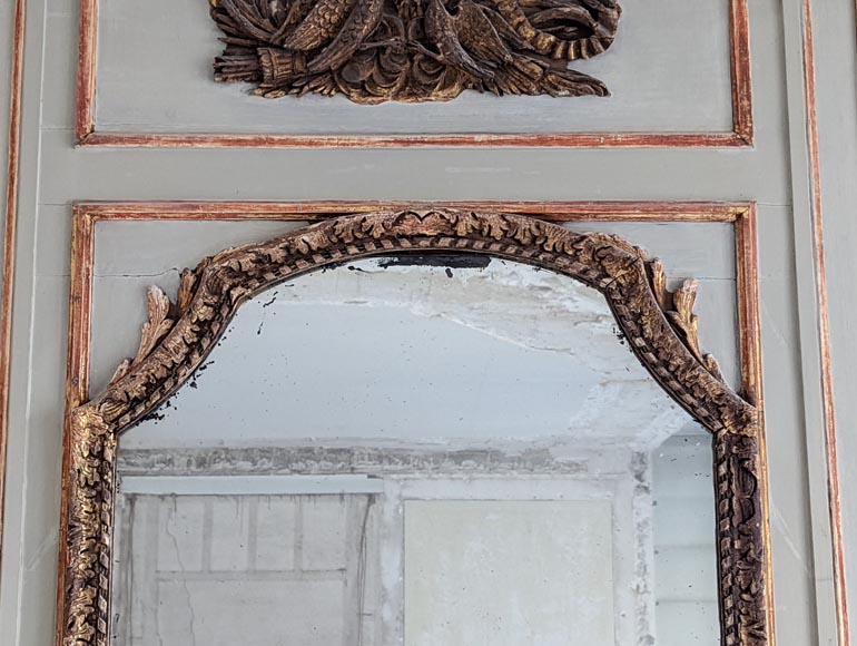 Transition period carved wood trumeau with a couple of birds Transition period carved wood trumeau with a couple of birds-3