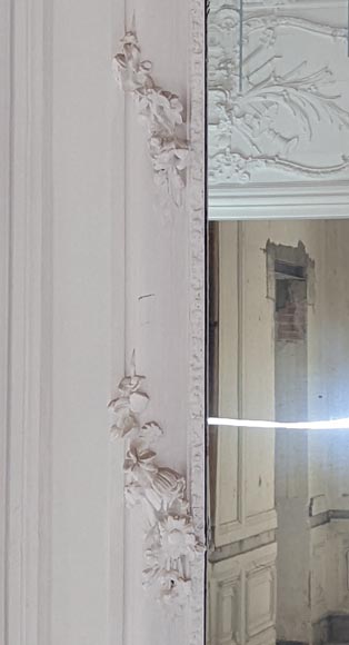 Large Napoleon III period trumeau with carved wood and stucco shell Large Napoleon III period trumeau with carved wood and stucco shell-4